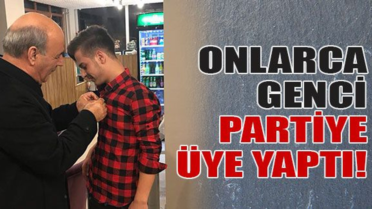 Onlarca genci partiye üye yaptı!