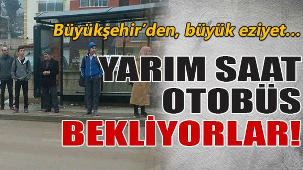 Yarım saat otobüs bekliyorlar!