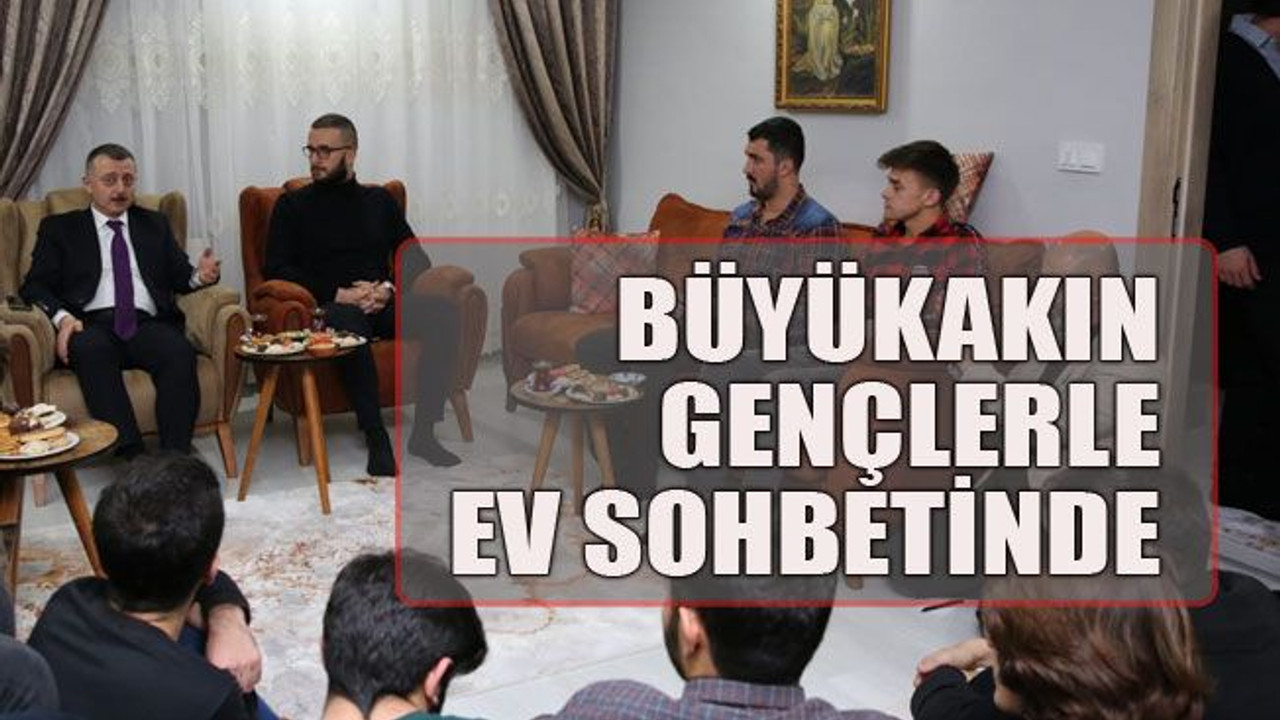 Büyükakın gençlerle ev sohbetinde