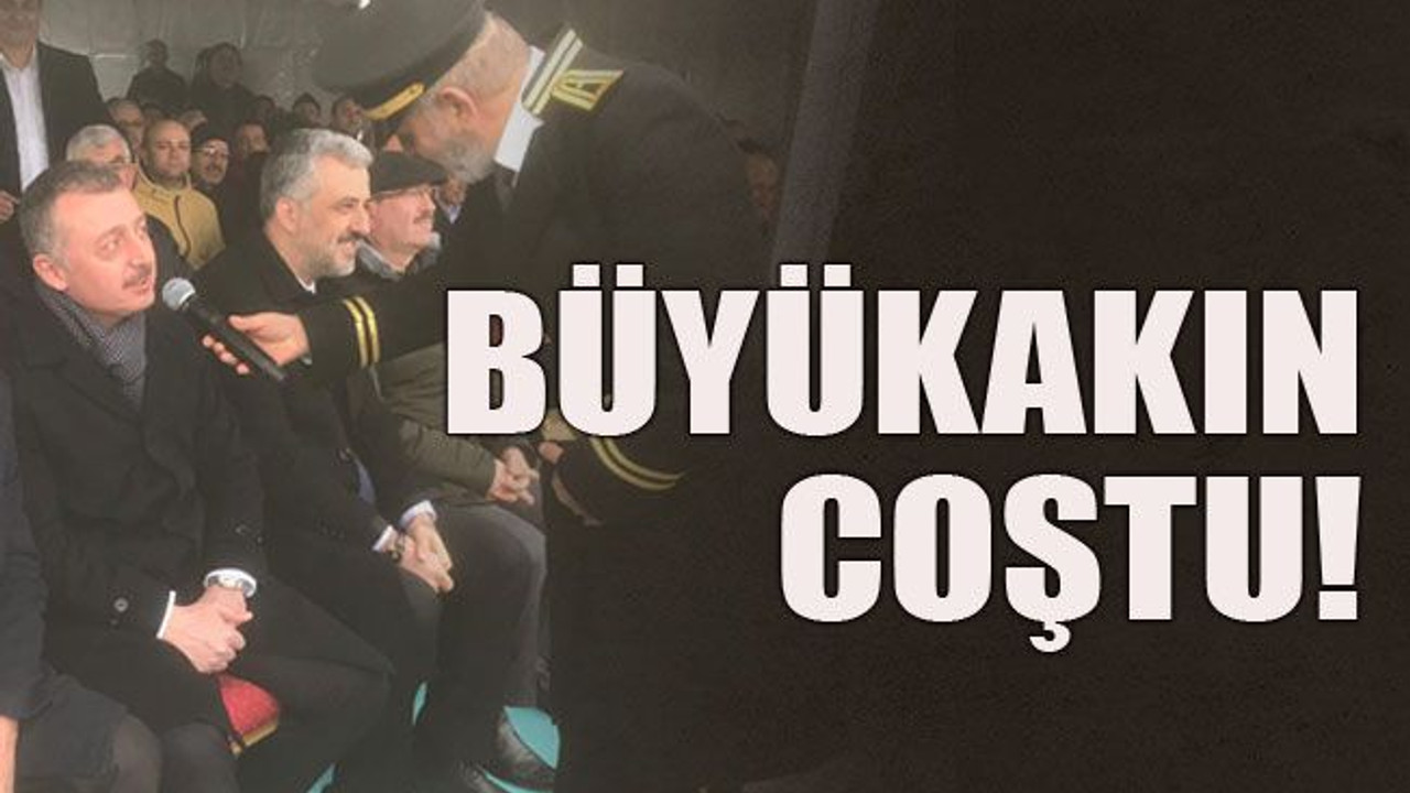 Büyükakın coştu! Programda şarkı söyledi