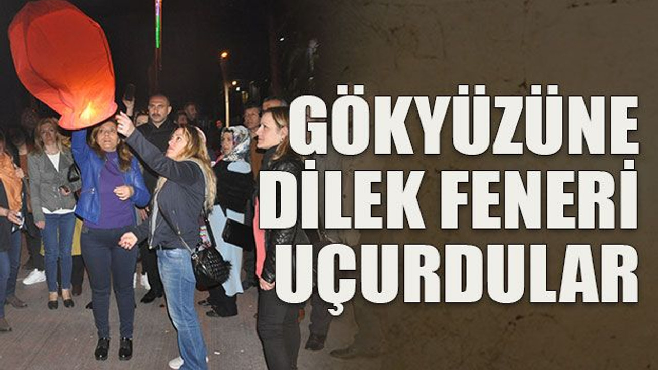Gökyüzüne dilek feneri uçurdular