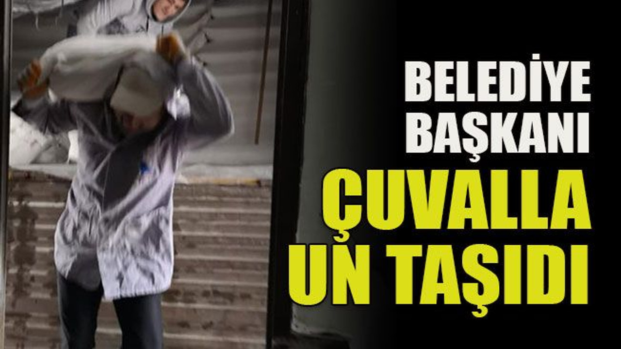 Belediye başkanı çuvalla un taşıdı