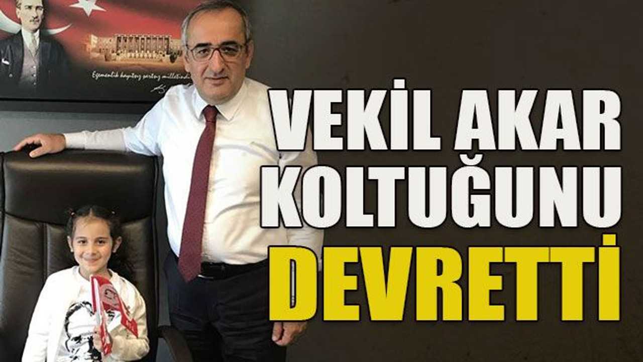 Vekil Akar, koltuğunu devretti