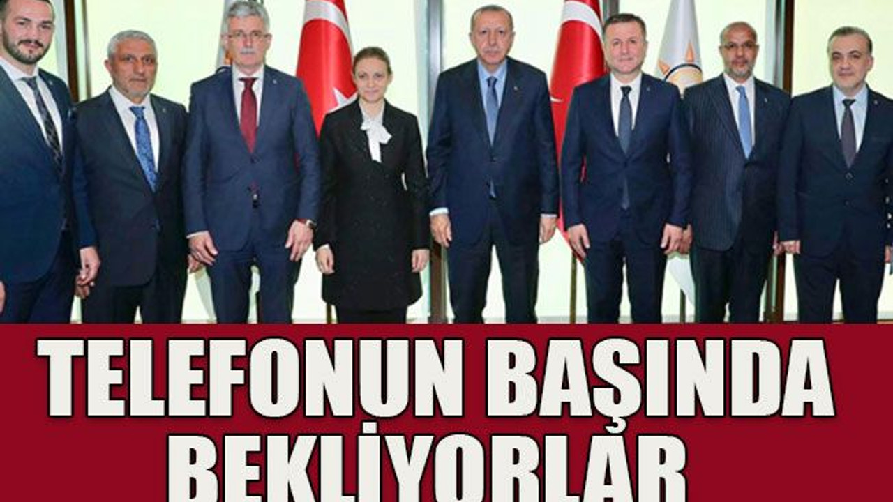 Telefonun başında bekliyorlar