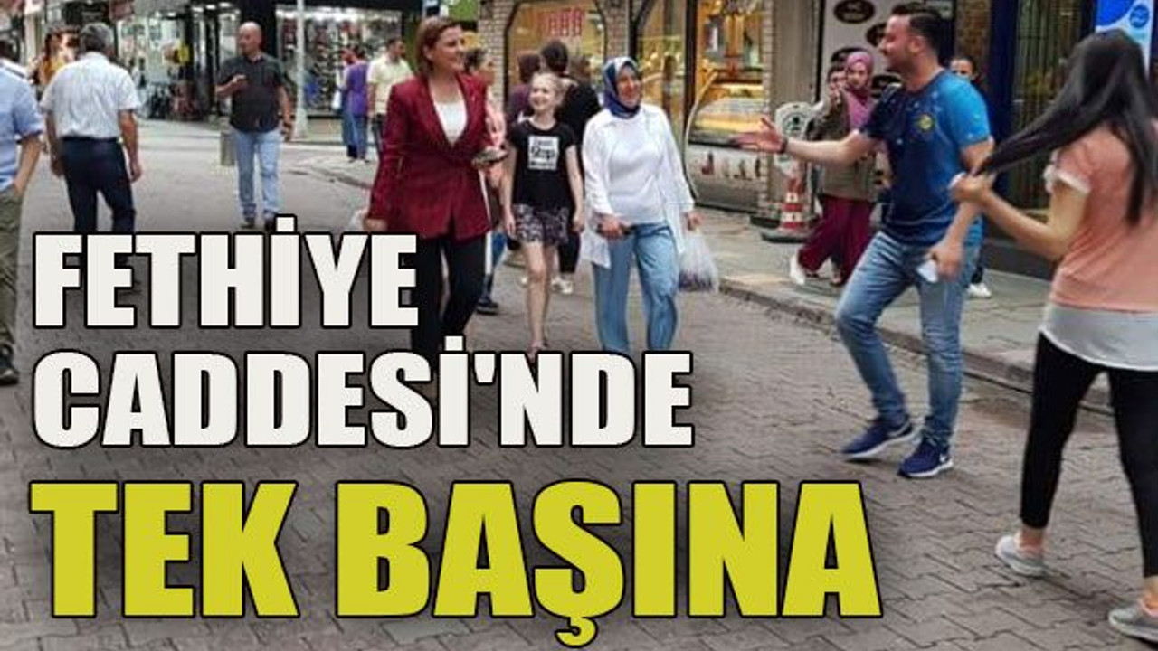 Fethiye Caddesi'nde tek başına