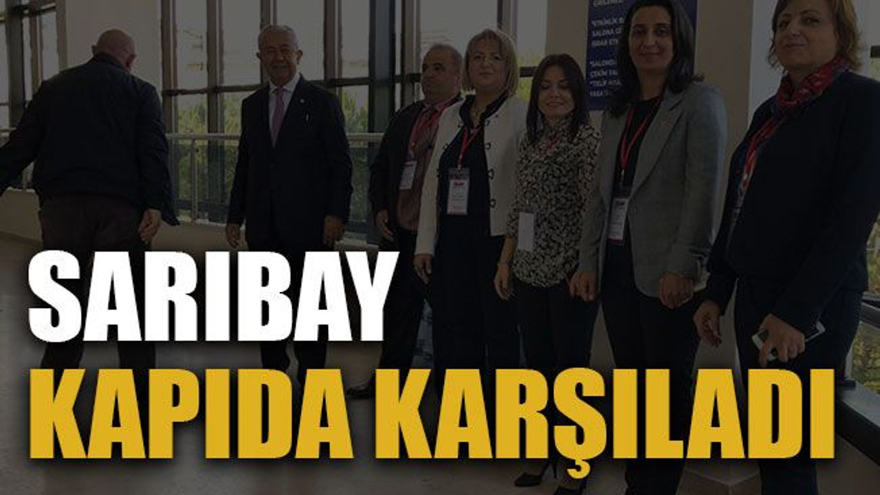 Sarıbay kapıda karşıladı