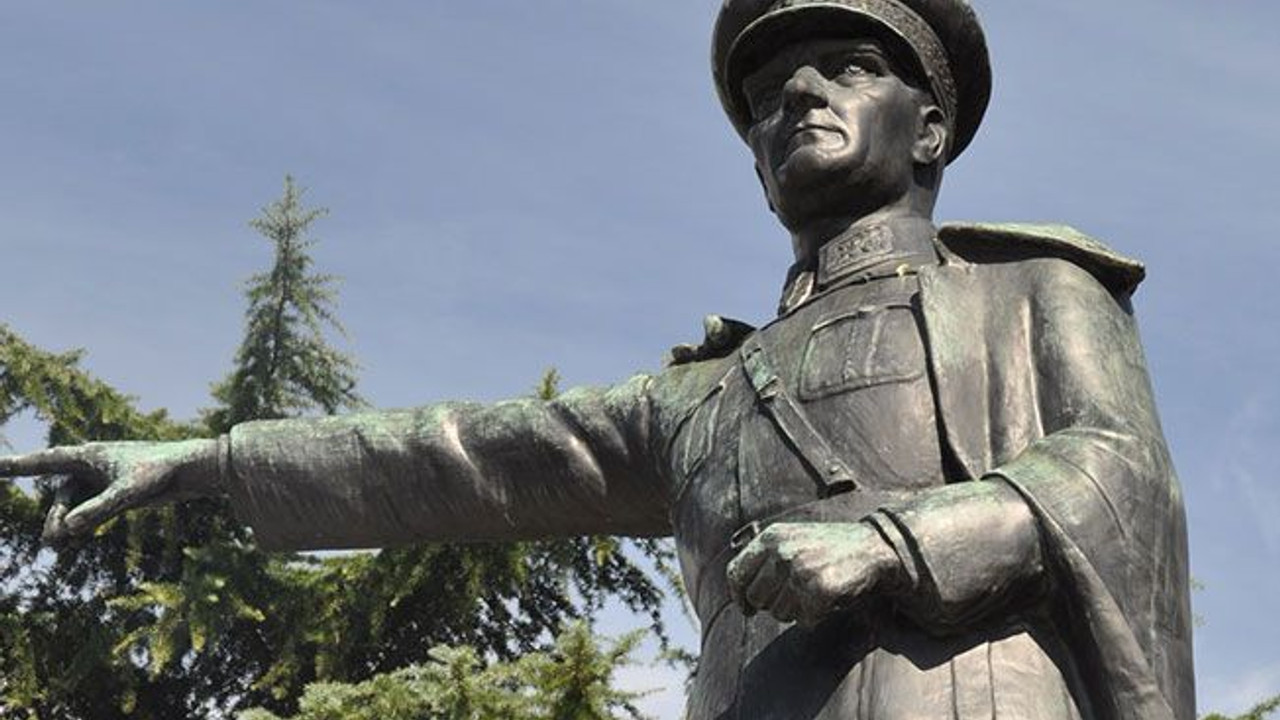 Atatürk heykeli bakıma alınacak!