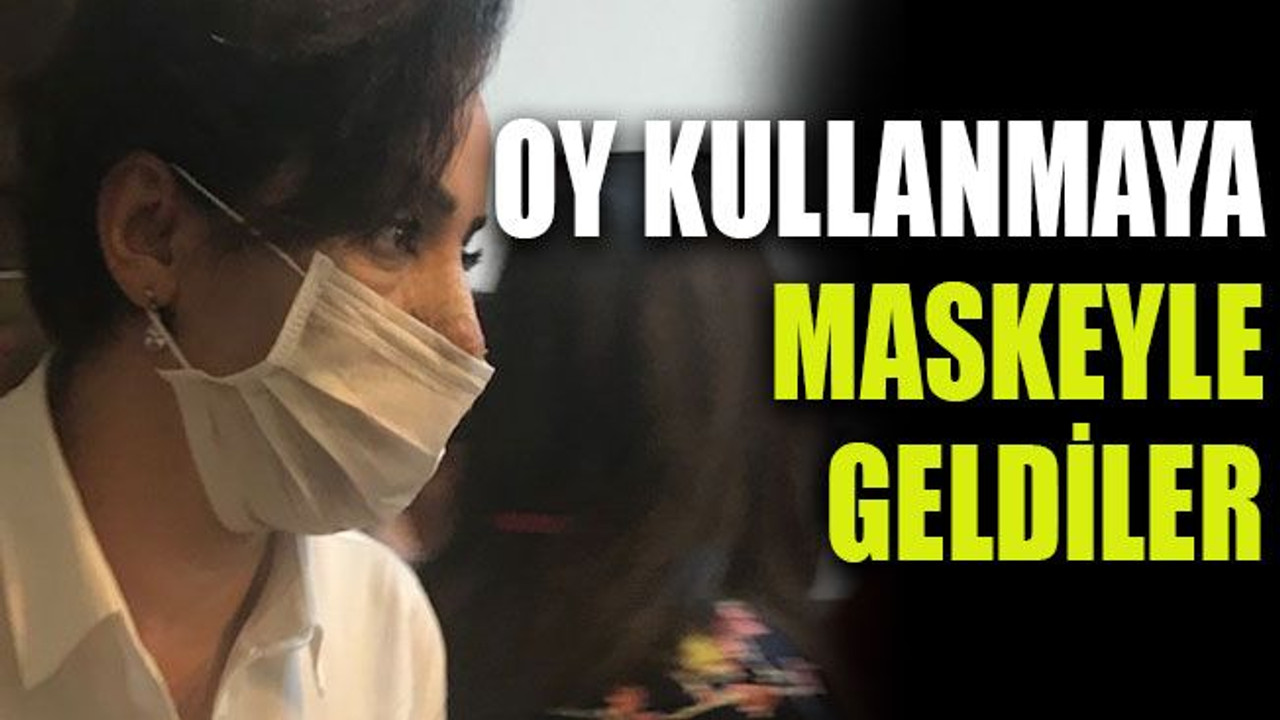 Oy kullanmaya maskeyle geldiler