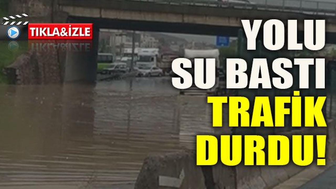 Yolu su bastı trafik durdu!