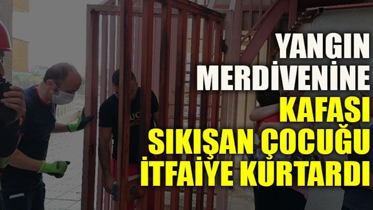 Yangın merdivenine kafası sıkışan çocuğu itfaiye kurtardı