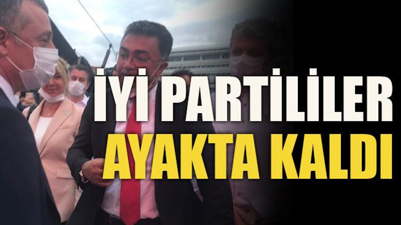 İYİ Partililer ayakta kaldı