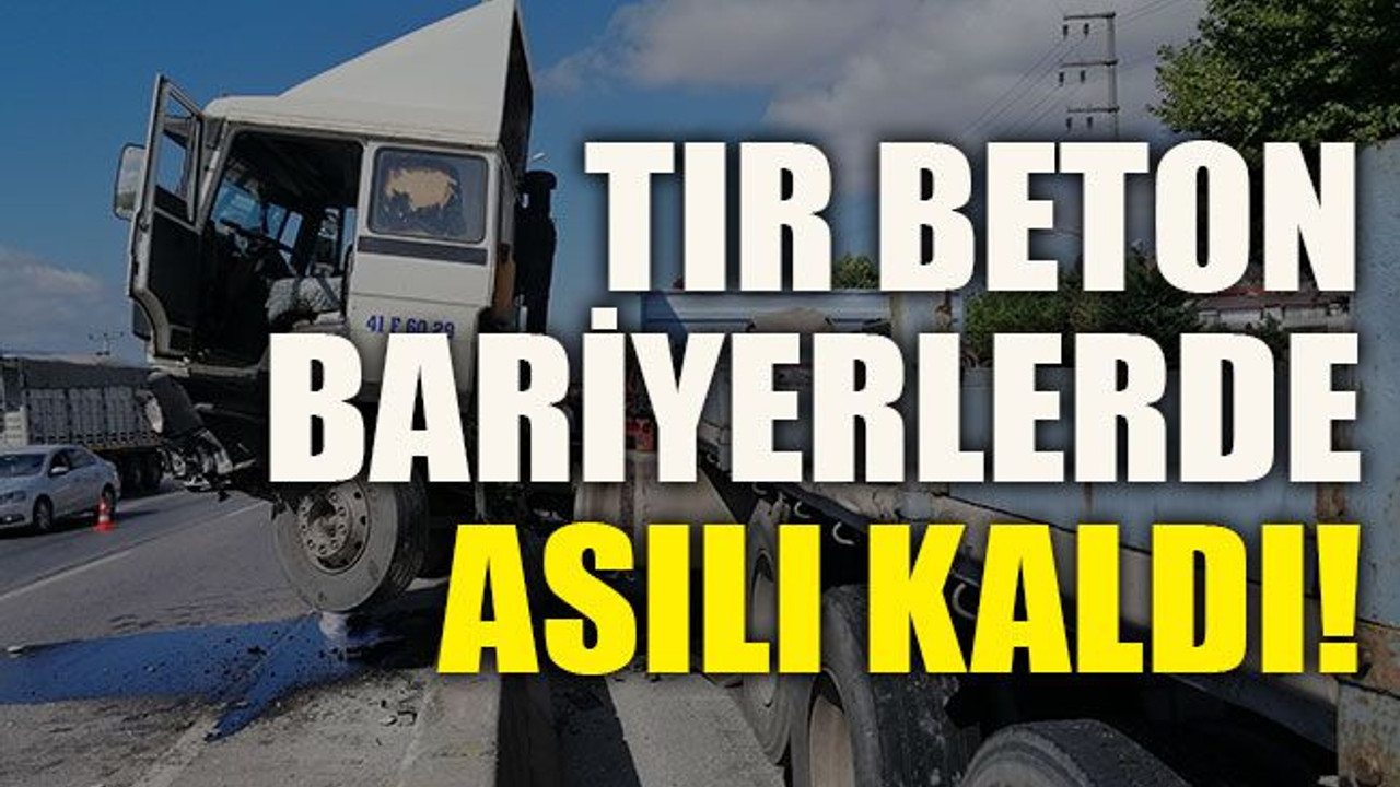 TIR beton bariyerlerde asılı kaldı!