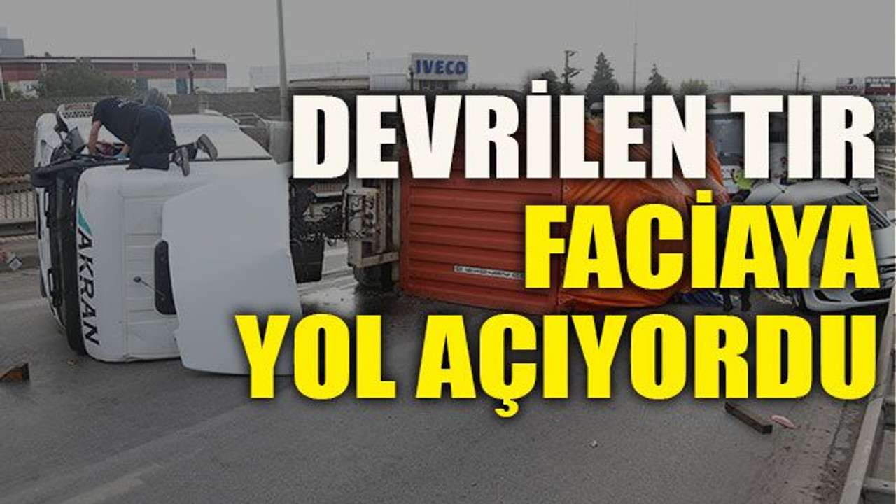 Devrilen TIR faciaya yol açıyordu