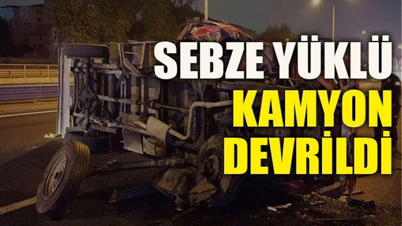 Sebze yüklü kamyon devrildi