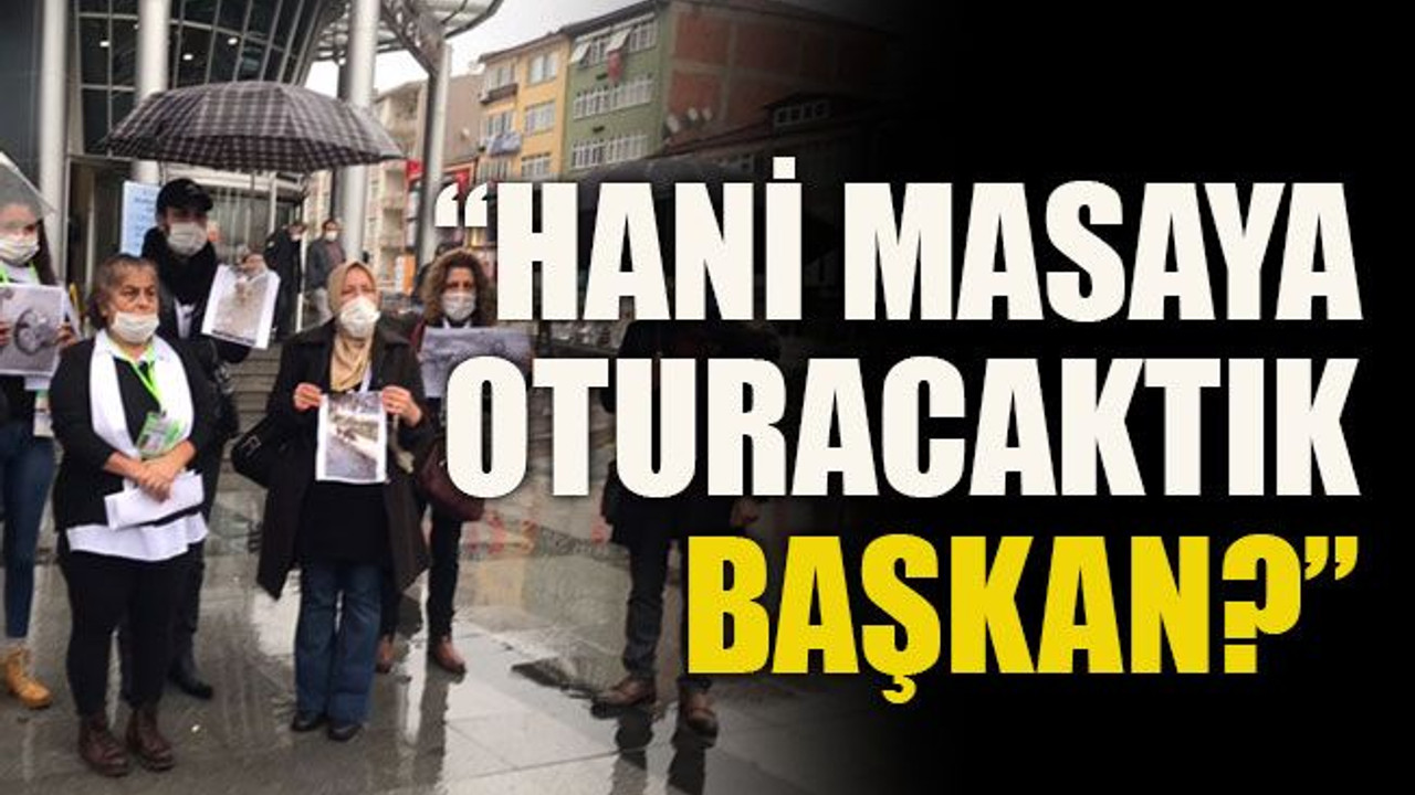 Belediye önünden seslendiler: “Hani masaya oturacaktık başkan?”