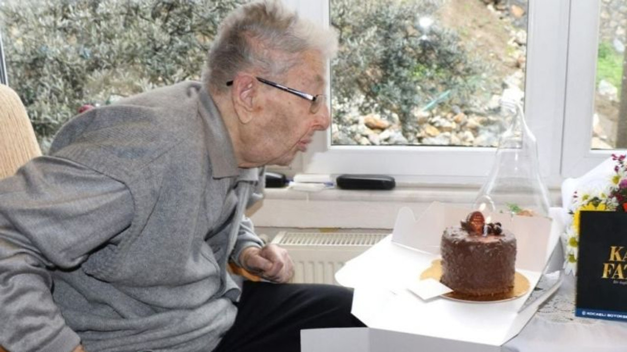 Emekli öğretmen 103 yaşında hayatını kaybetti
