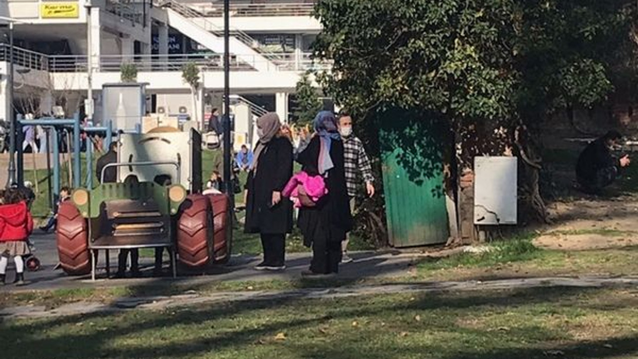 Kafeler kapalı parklar tıklım tıklım!