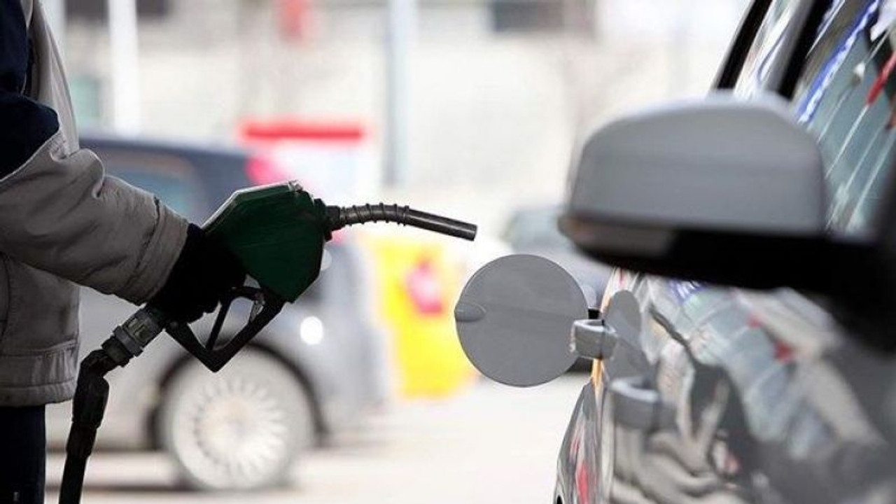 Benzine 20 kuruş zam bekleniyor
