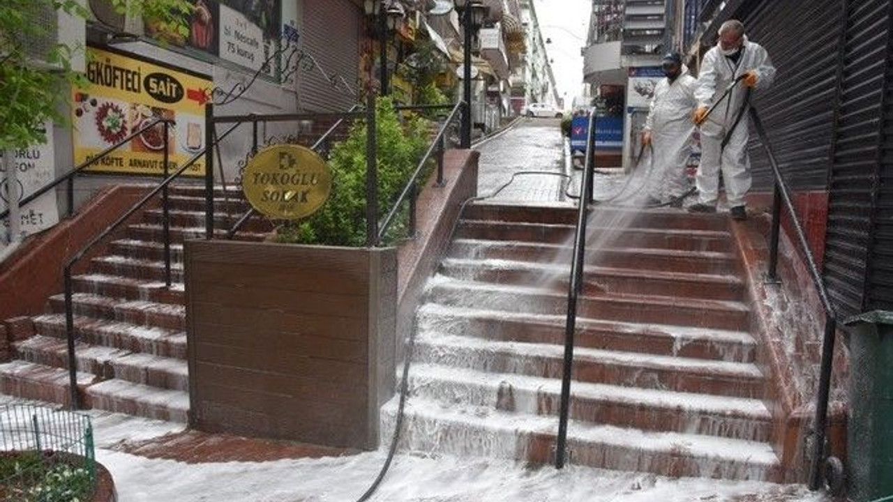 Cadde ve sokakları yıkadılar