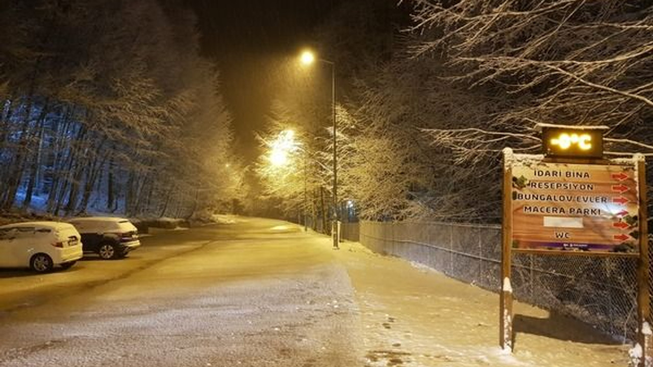 Bir tepede daha kar yağışı başladı