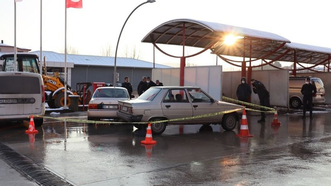 Silahla vuruldu benzinliğe sığındı!