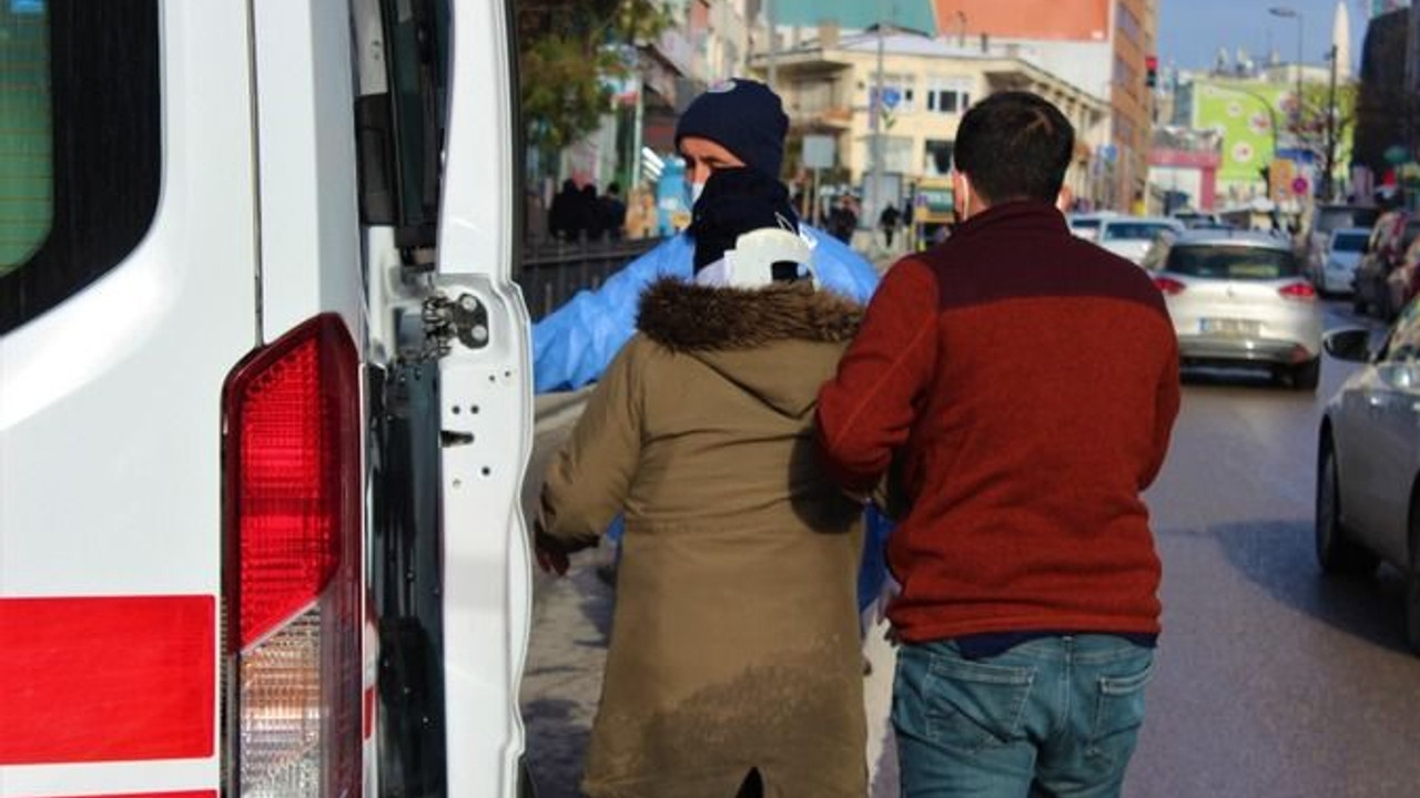 Karşıya geçmek isterken motosiklet çarptı