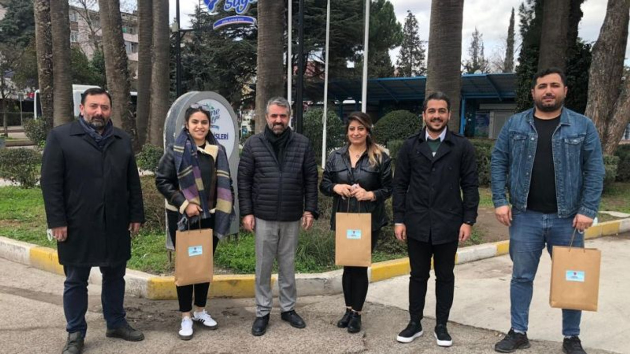 CHP’li gençlerden taksilere hijyen paketi!