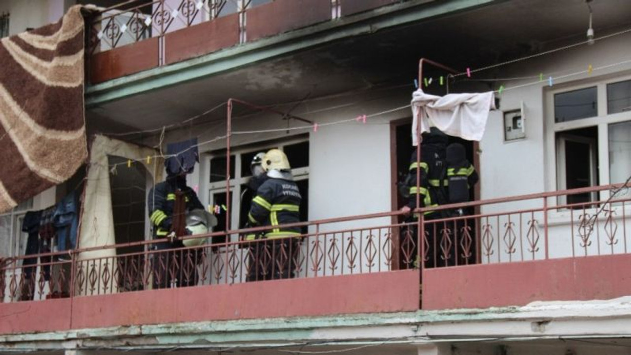 Evde kimse yokken çıkan yangın, paniğe sebep oldu
