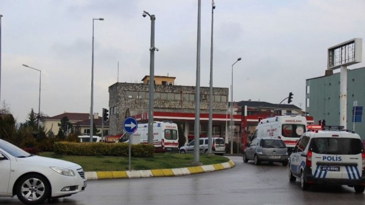 Yoldan geçmeye çalışırken tırın altında can verdi