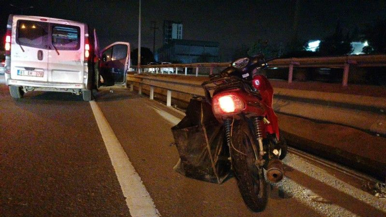 D-100'de duran otomobile çarptı