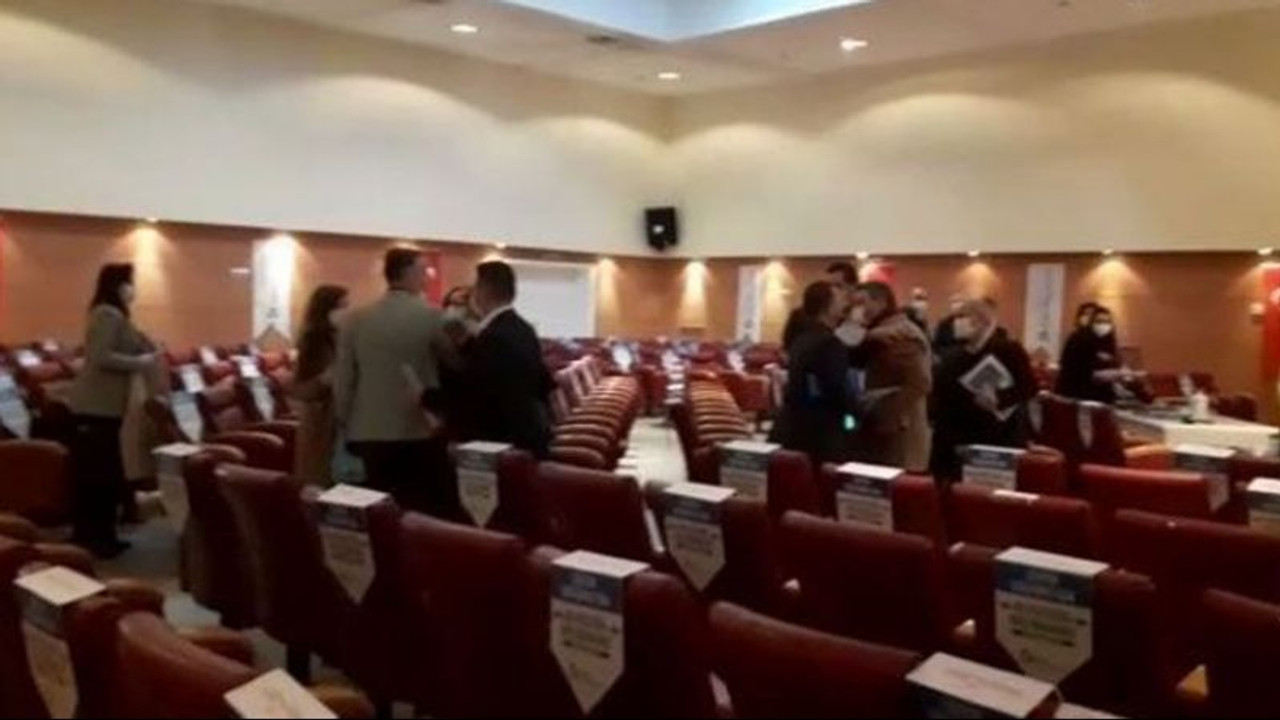 Kavgadan sonra ilk meclis... Sular duruldu mu?