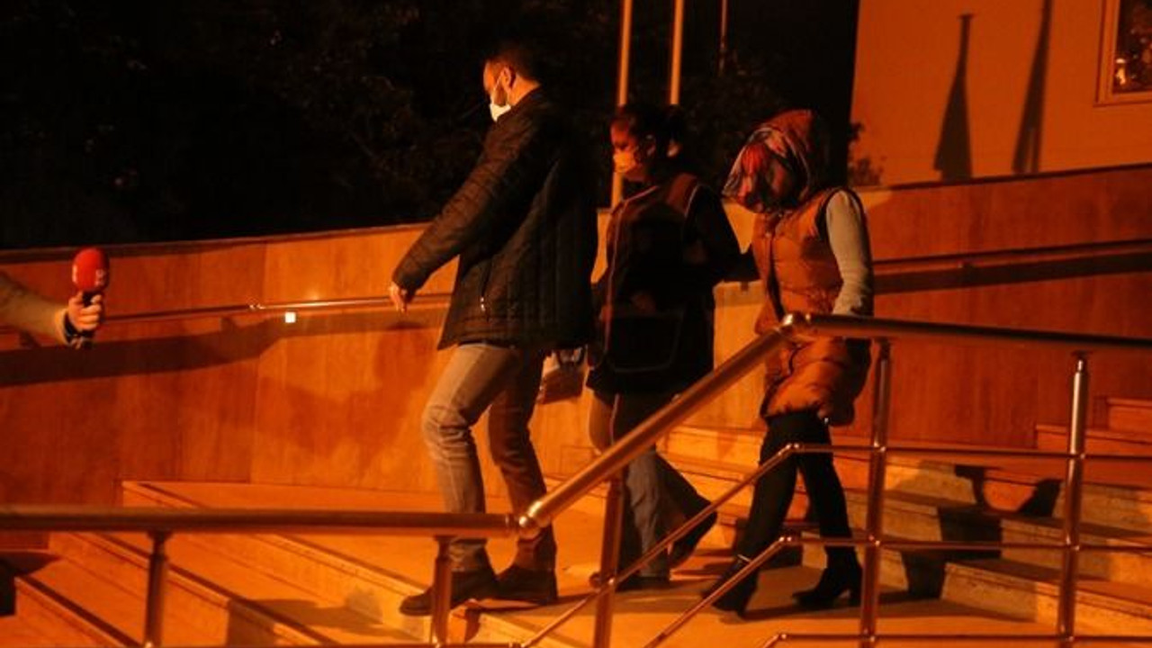 Kızına şiddet uygulayan kadın ve dini nikahlı eşi tutuklandı!