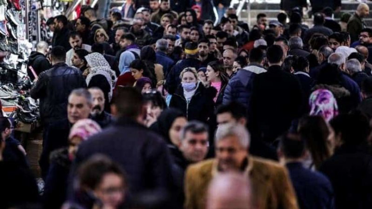 AKP araştırması: Toplumun yarısı salgın yönetiminde devlete güvenmiyor