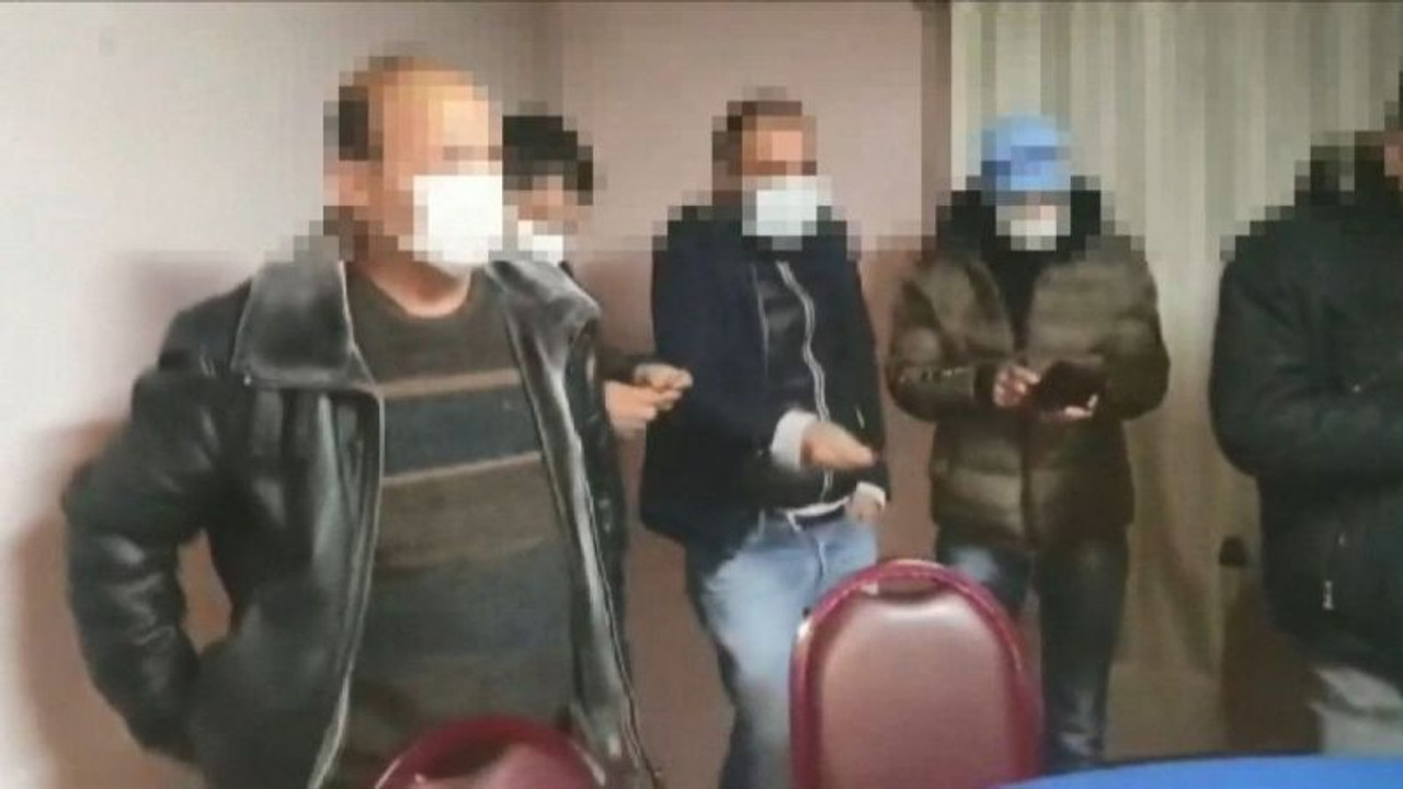 Kumar oynanan adrese koçbaşı ile baskın: 11 gözaltı
