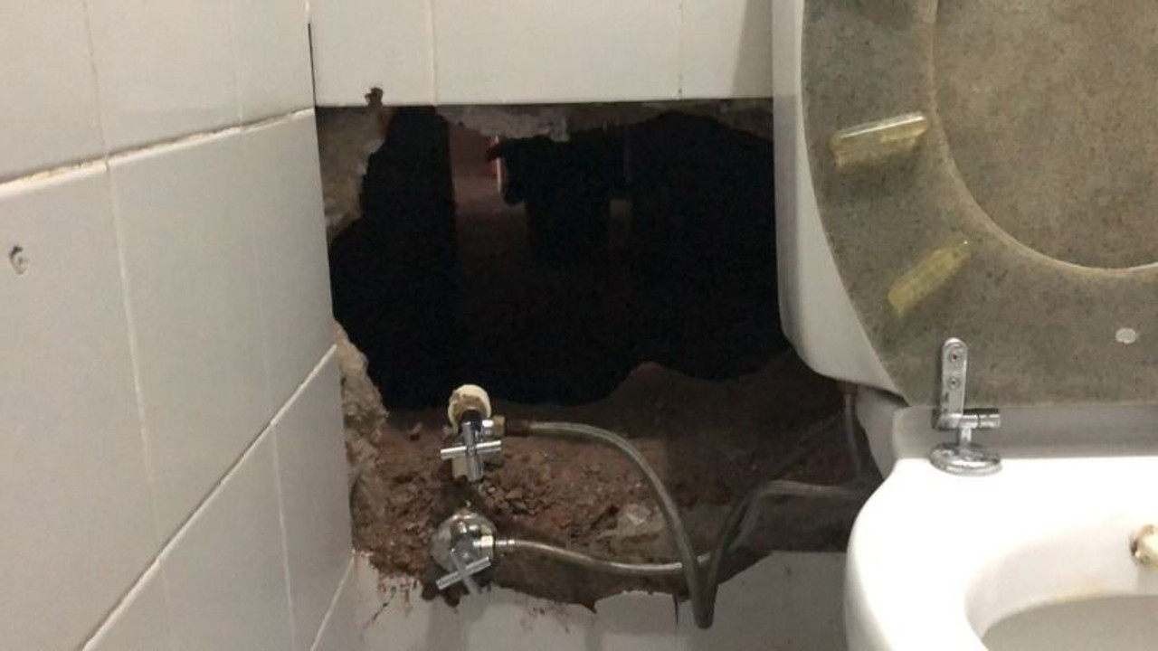 Tuvalet duvarını delerek kuyumcu soydular!