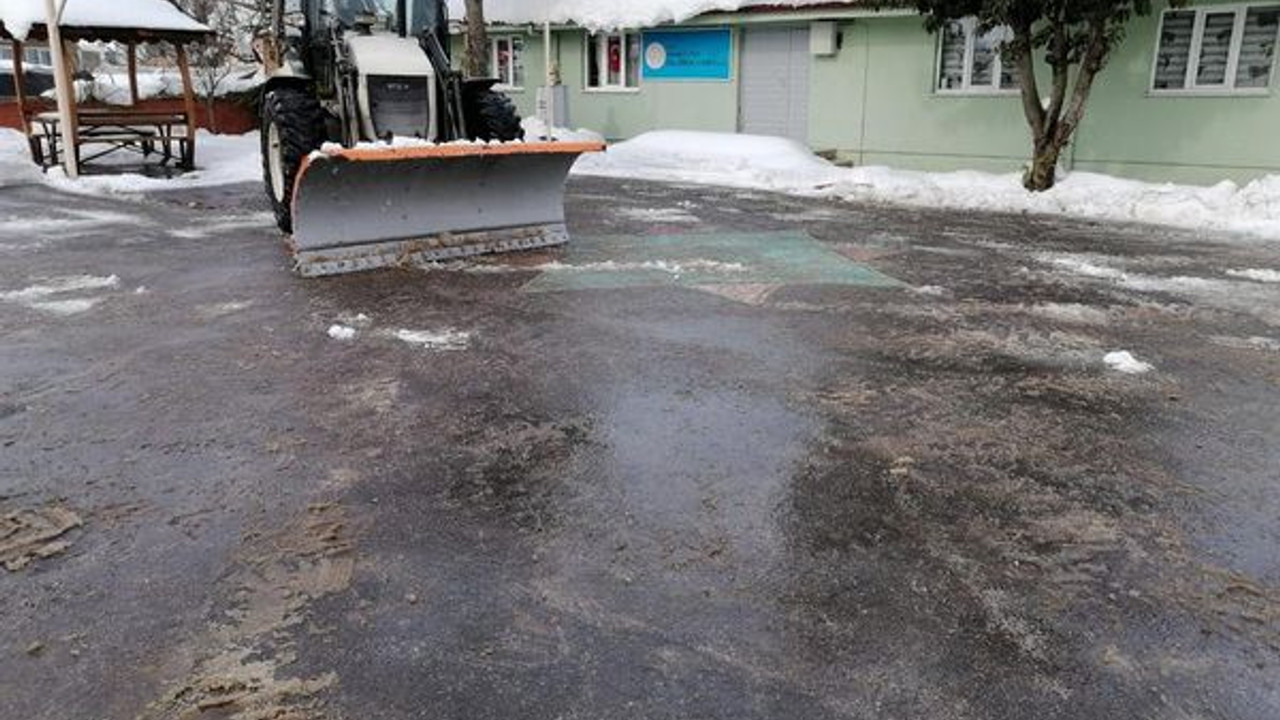 Belediyeden yüz yüze eğitim öncesi kar mesaisi