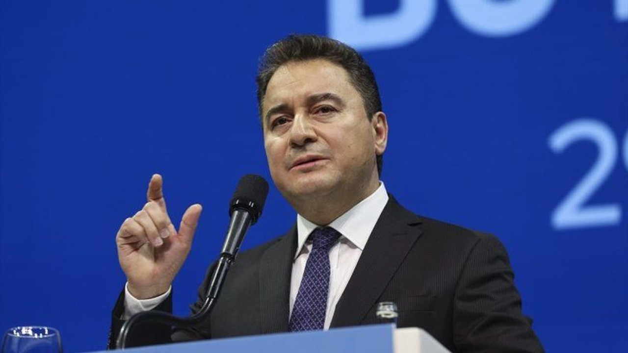 Şehitlerin hesabını vermesi gerekenler güle eğlene kongre yapıyor