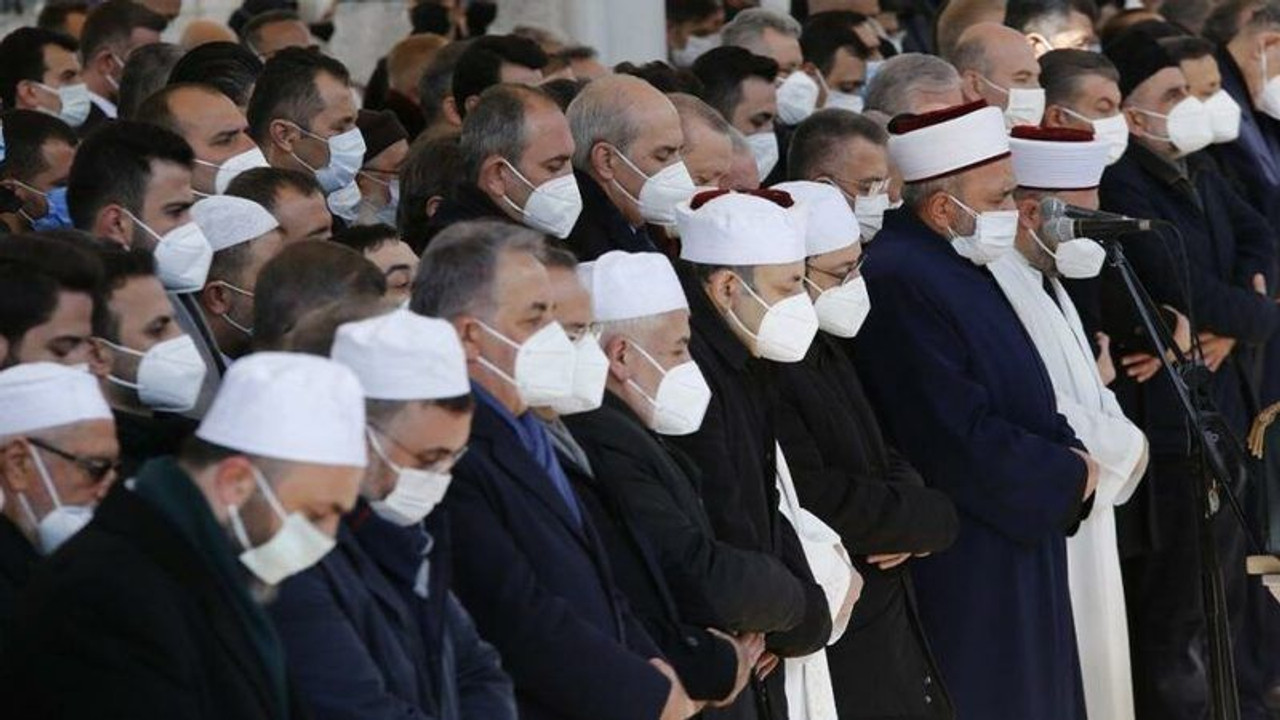TTB Genel Sekreteri Bulut’tan kalabalık cenaze törenlerine tepki