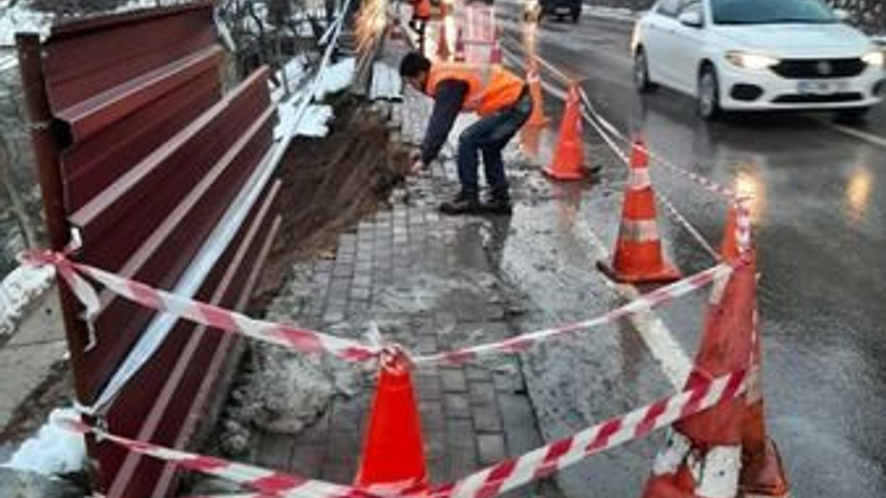 Çöken yolda güvenlik tedbiri alındı