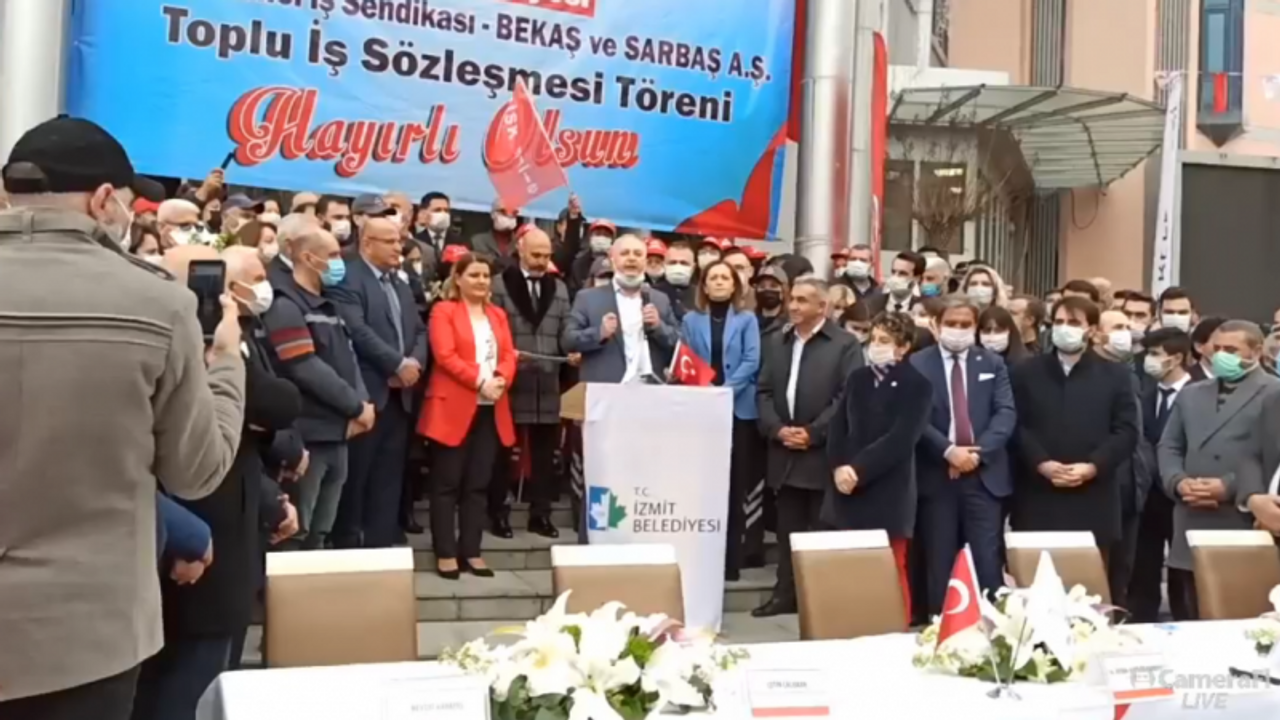 Belsa önünde maskesiz tören!