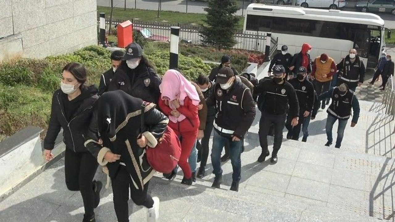 ATM'lere sahte para yükleyenler adliyede