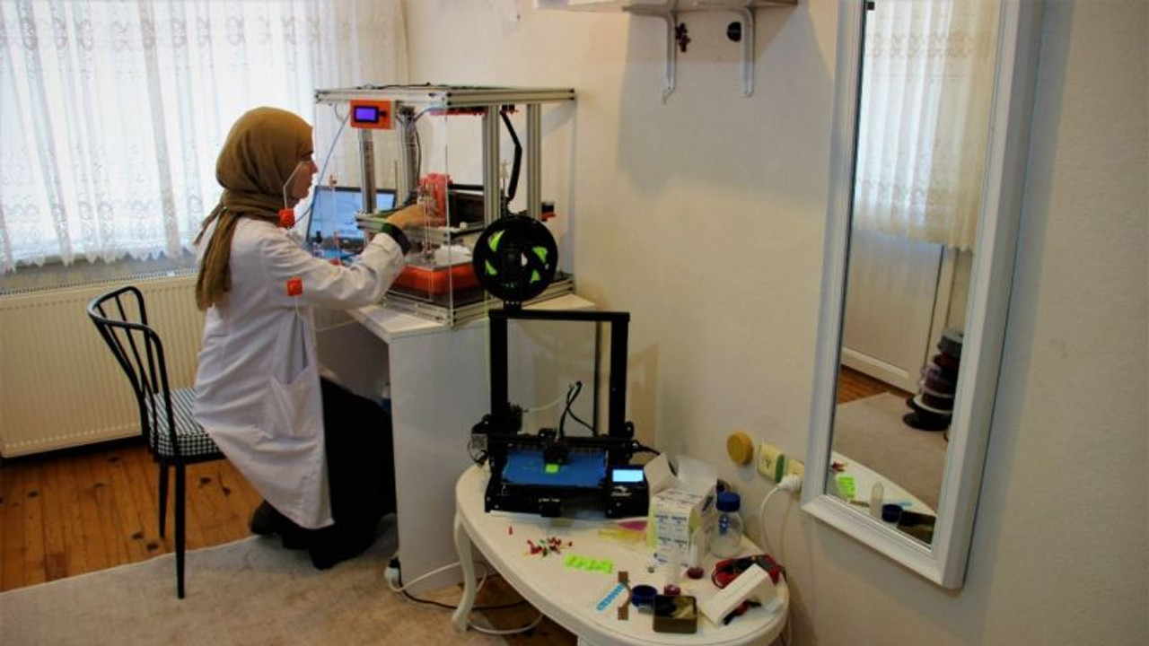 Evindeki laboratuvarda geliştirdiği cihaz hastalıklara umut olacak
