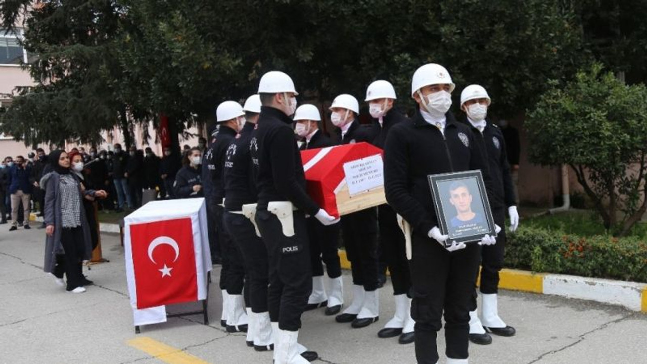 Silahının ateş alması sebebi ile yaşamını yitiren polis memuru memleketine uğurlandı