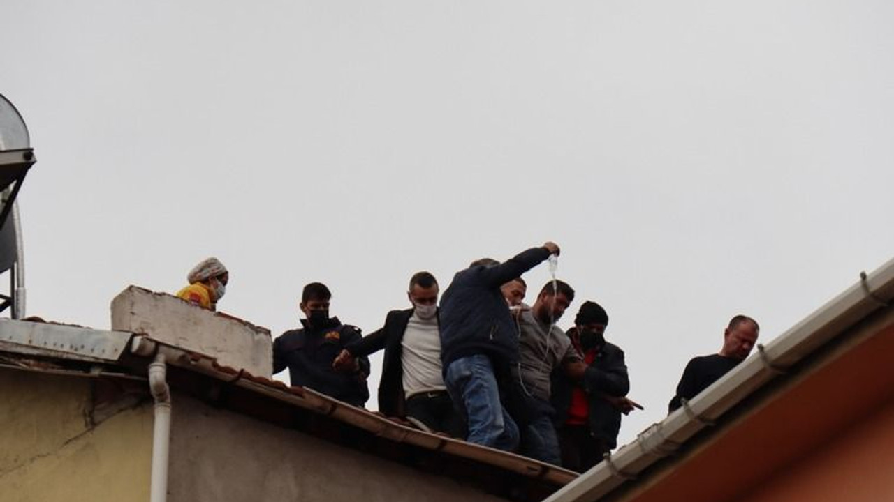 Sinir krizi geçirdi, çatıya çıktı!