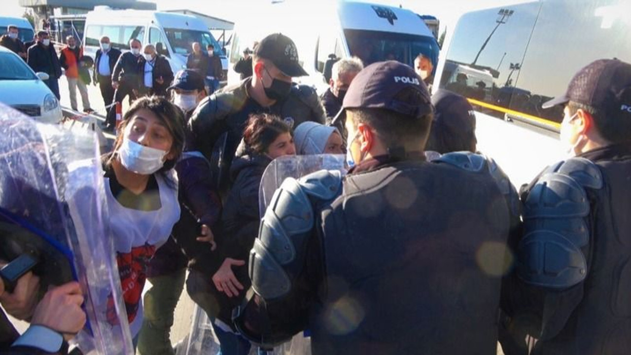 Yolu kapatan işçilere polis müdahalesi: Çok sayıda gözaltı!