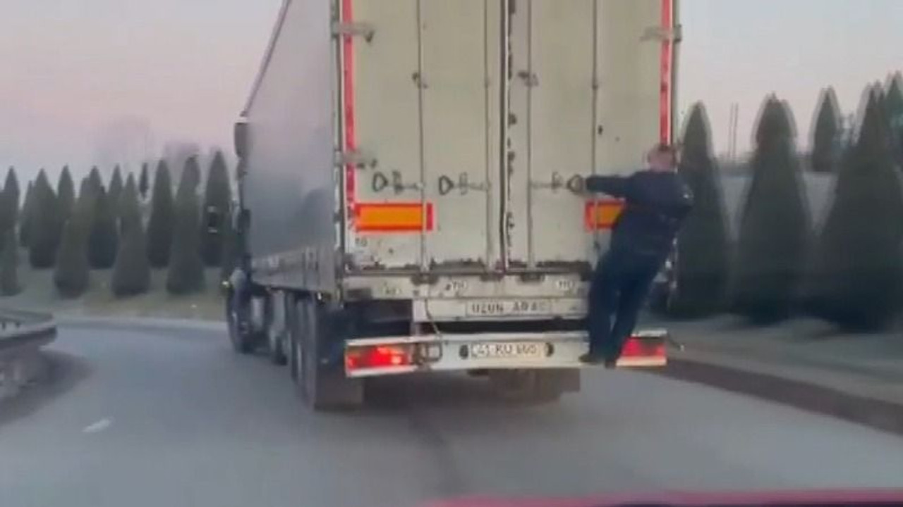 Bedava yolculuk için asıldığı tırdan inmek için soğuk terler döktü