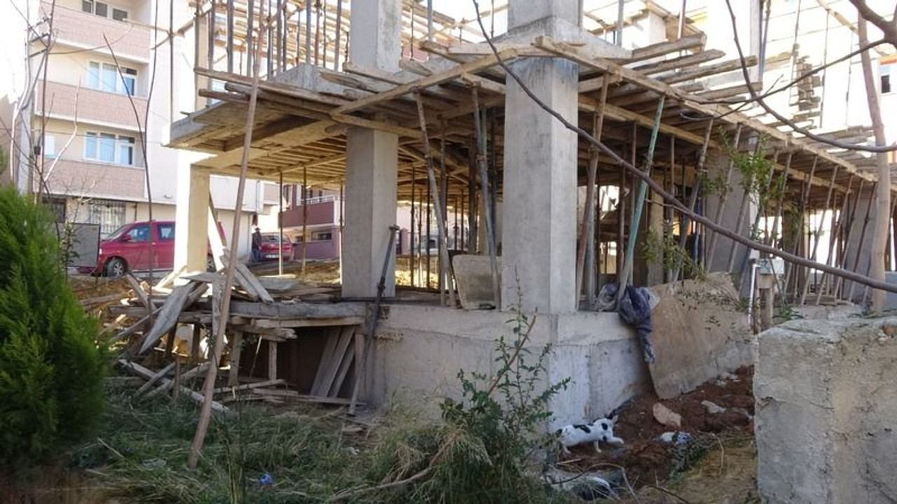 Dengesini kaybeden işçi yüksekten düştü!