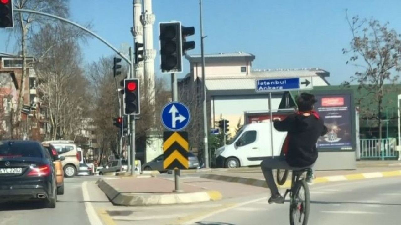 Tek teker üzerinde trafiği tehlikeye attı