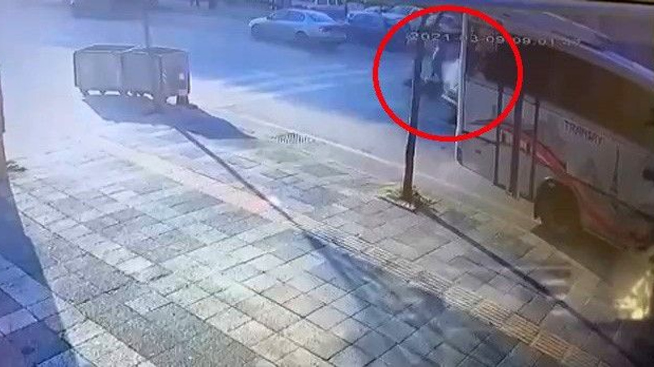 Ölüm böyle geldi... Motosiklet sürücüsü yola savruldu