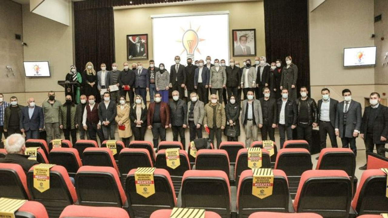 AKP İzmit 12 mahallede başkanları değiştirdi!